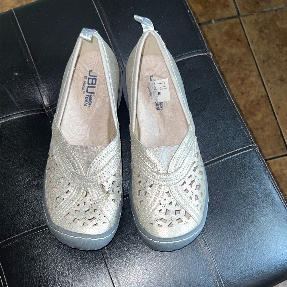 JBU Women's Metallic Silver Flats